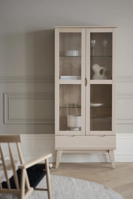 Filippa vitrin 2D 1L vitpigmenterad ek#4