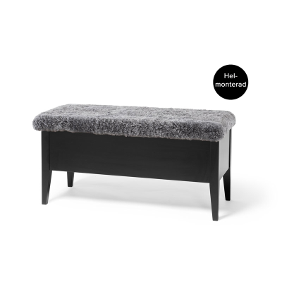Klinte bänk 90 cm svartlack med äkta fårskinn