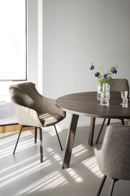 Alison karmstol mörkbeige tyg/svarta metallben snurr#2