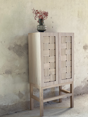 Allvaret 1:1 vitrinskåp whitewash ek#2